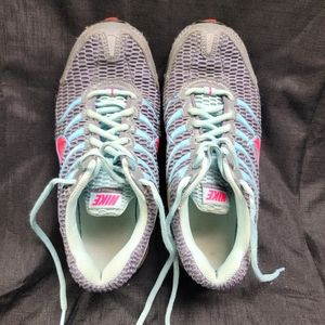 Women's Nike Torch 4 Max Air size 7.5